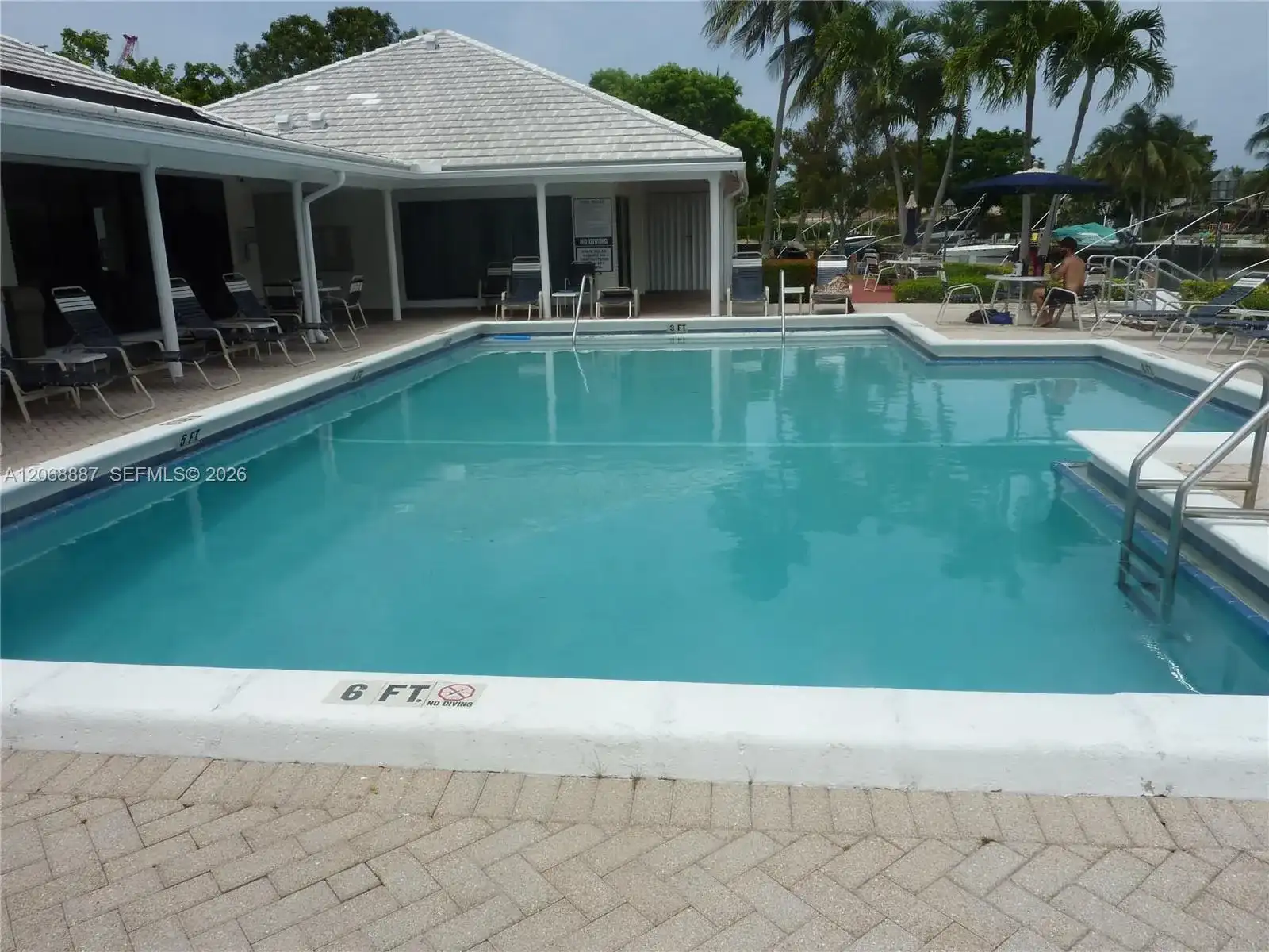 180 Cypress Club Dr # 811, Pompano Beach FL 33060