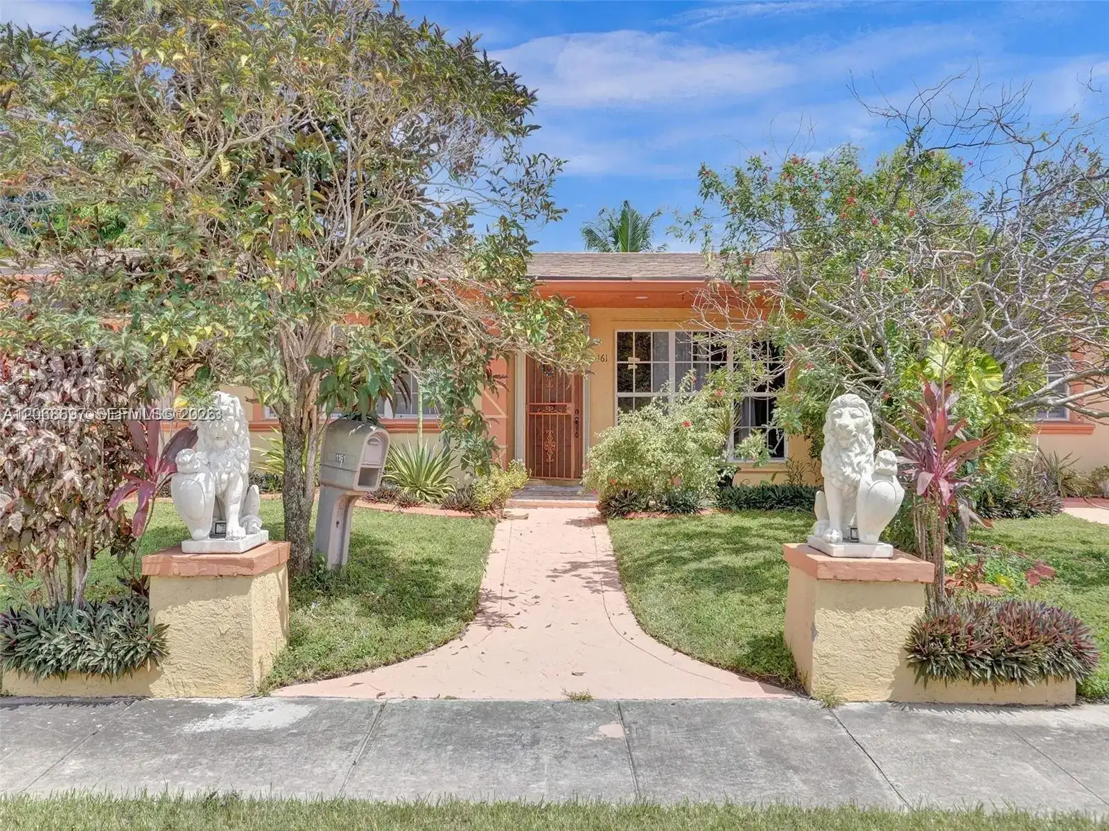 1161 NE 202nd St, Miami FL 33179