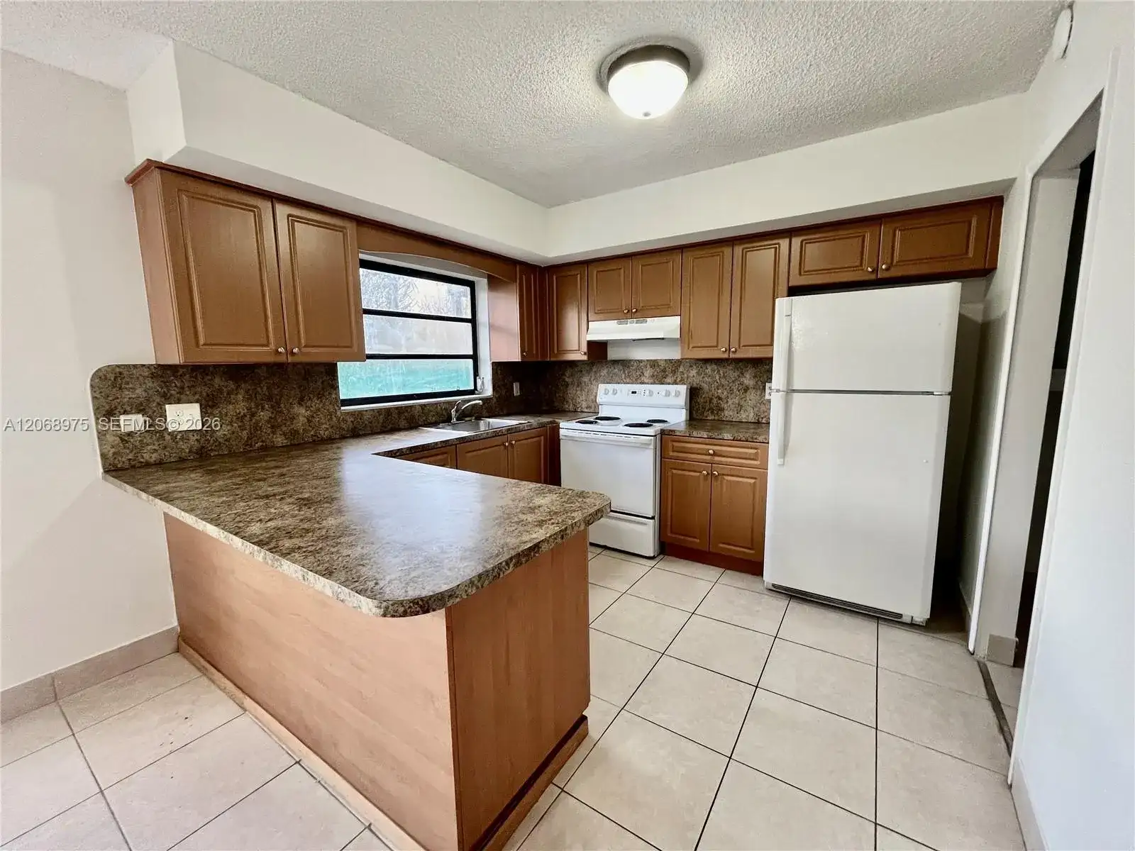 1095 W 37th St, Hialeah FL 33012 photo 2