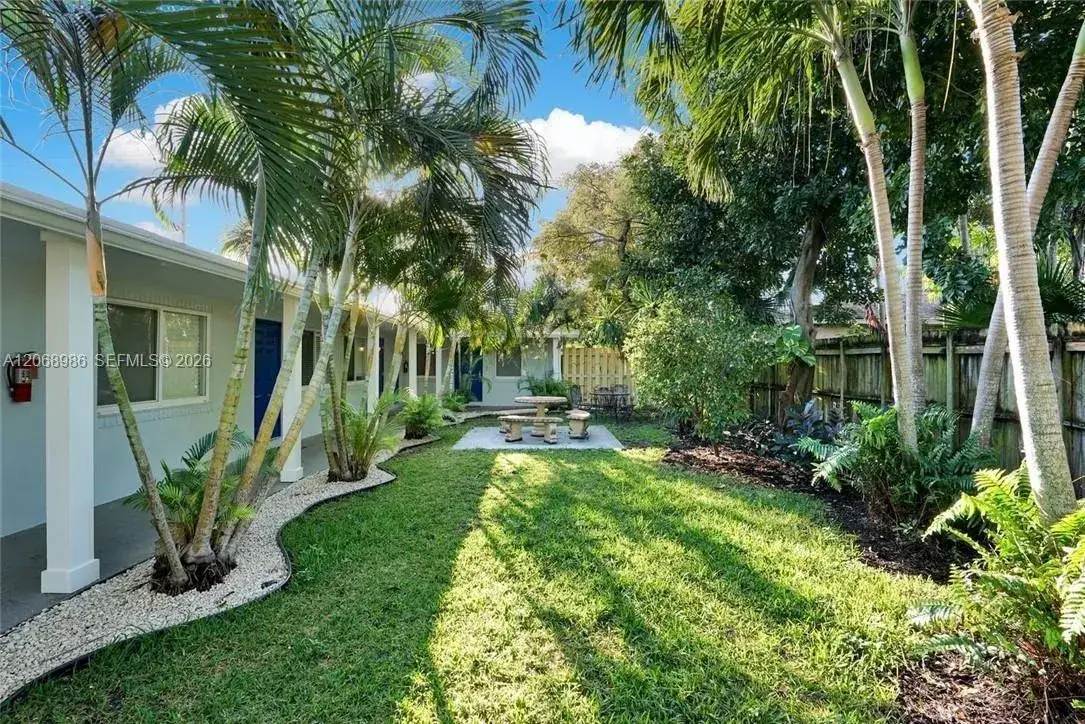 1352 Holly Heights Dr, Fort Lauderdale FL 33304