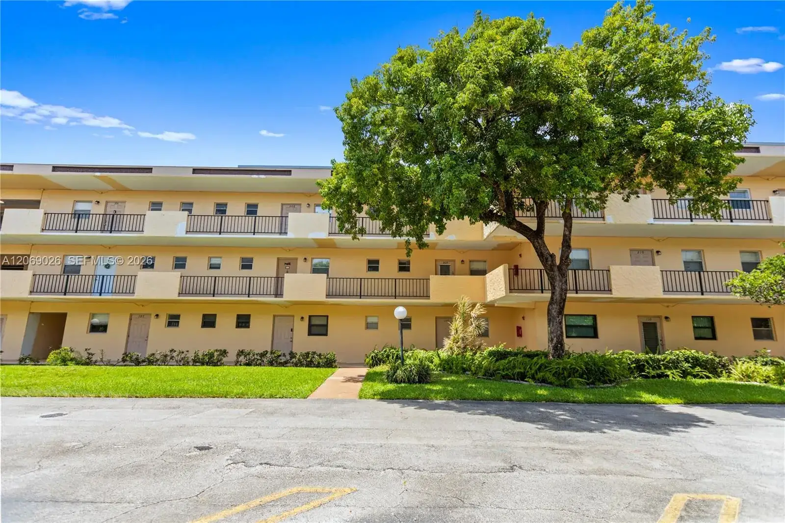 201 Berkley Rd # 309, Hollywood FL 33024