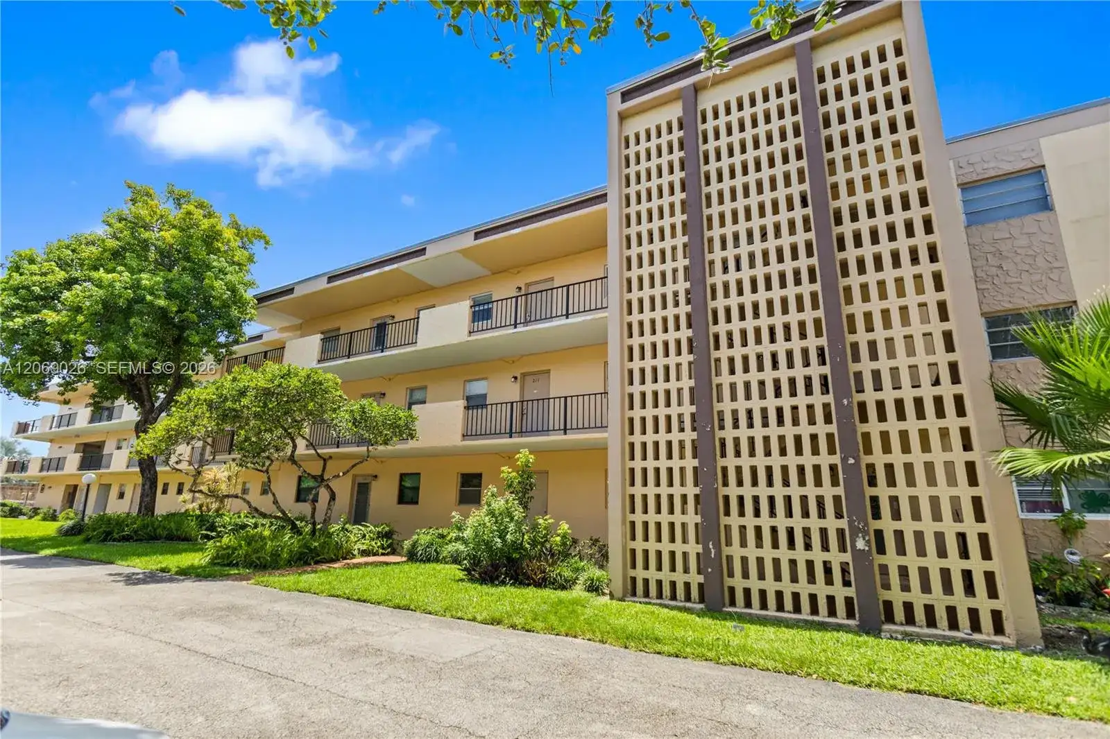 201 Berkley Rd # 309, Hollywood FL 33024 photo 2