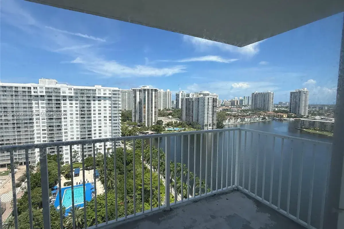 2801 NE 183rd St # 1914W, Aventura FL 33160