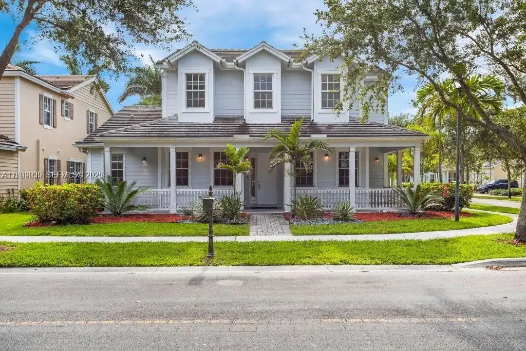 4762 Lakeside Ter, Davie FL 33314