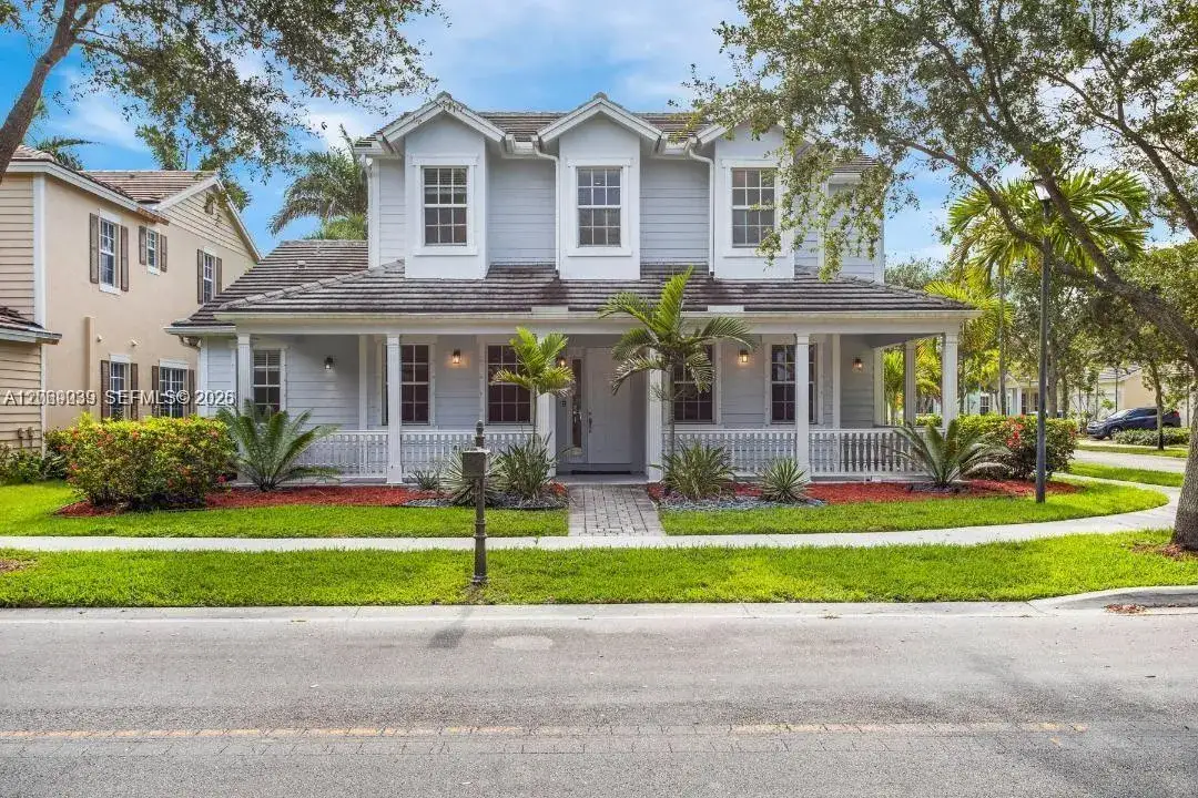 4762 Lakeside Ter, Davie FL 33314