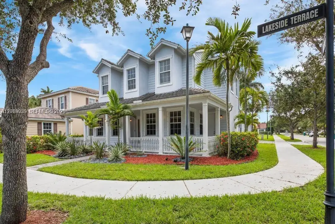 4762 Lakeside Ter, Davie FL 33314 photo 2