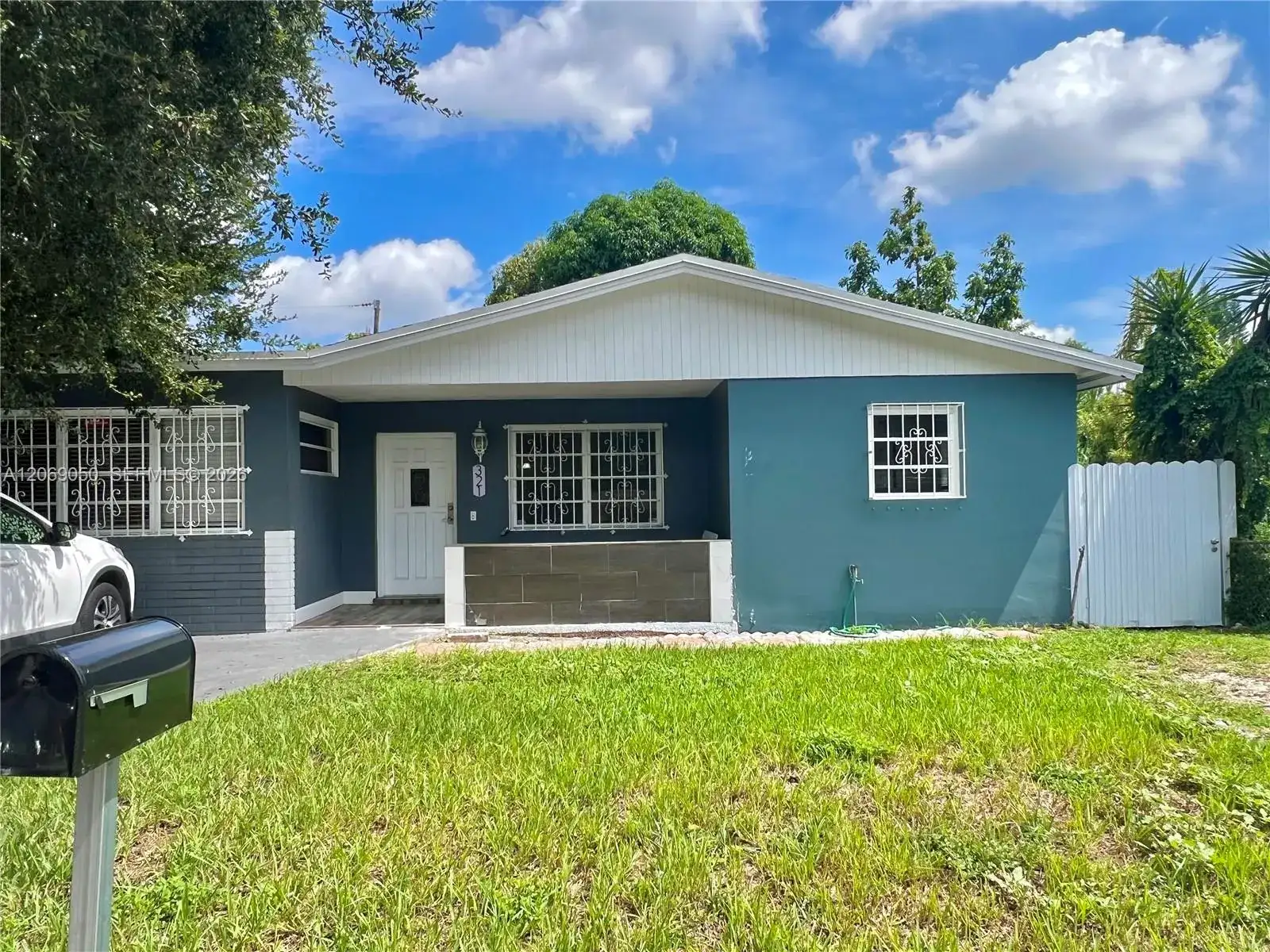 321 NE 170th St, North Miami Beach FL 33162 photo 2