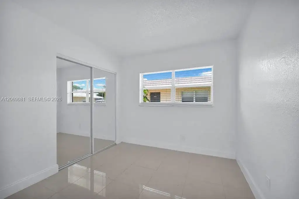 6953 SW 7th St, Margate FL 33068 photo 4