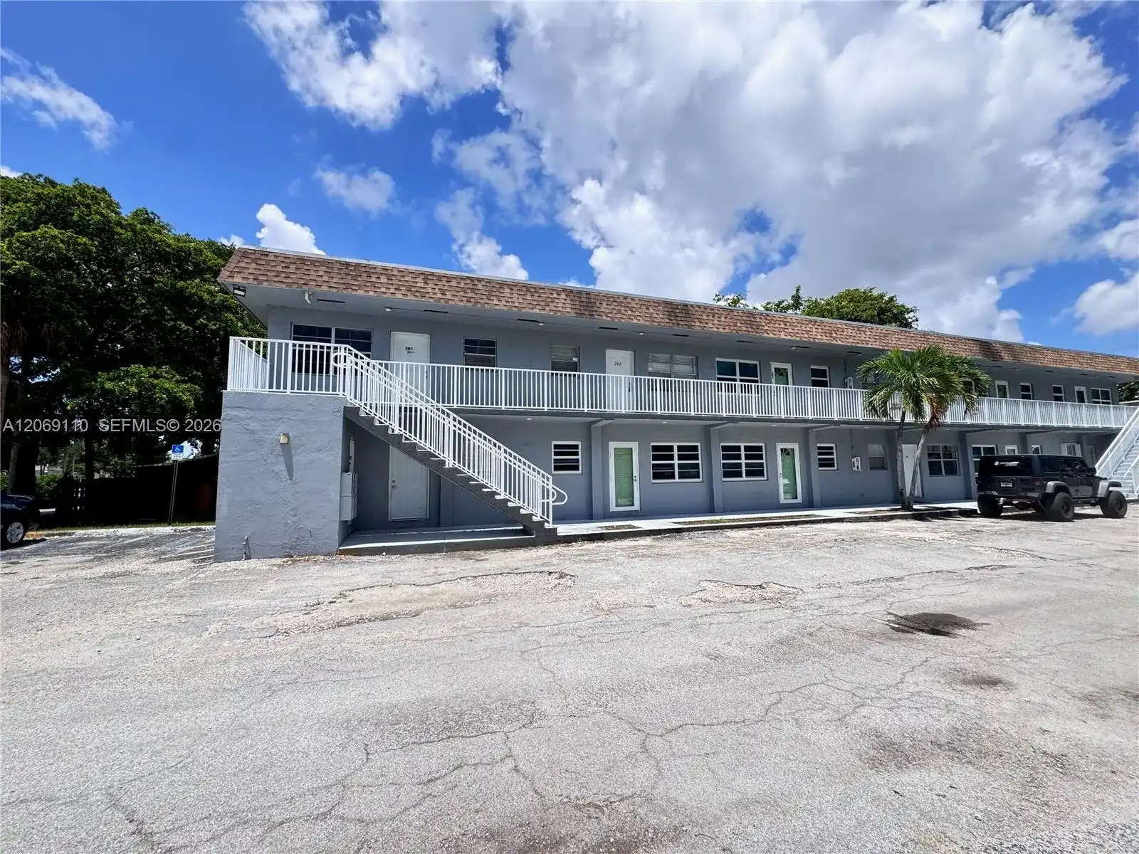 3265 Griffin Rd # 202, Dania Beach FL 33312