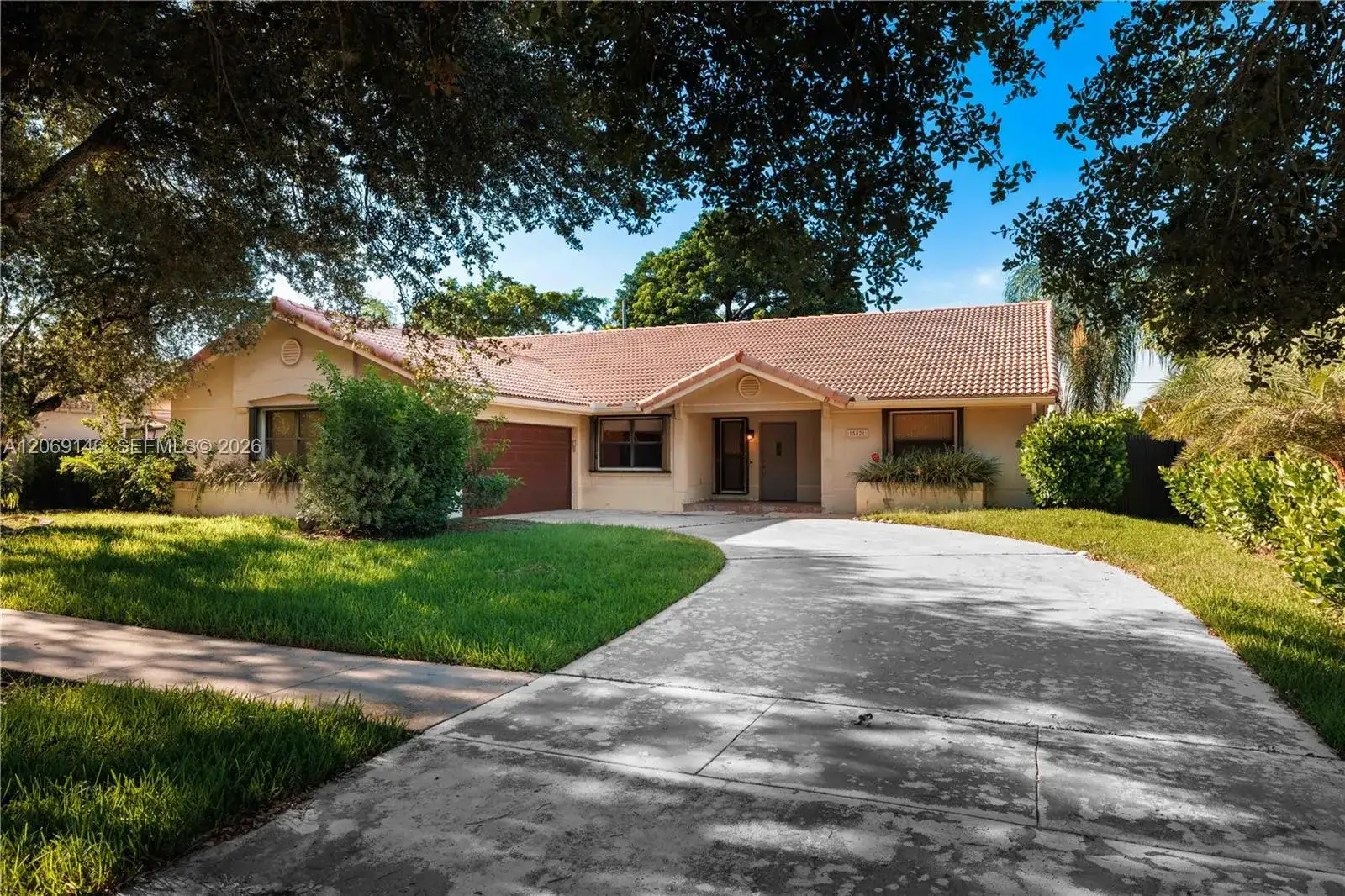 15821 Huntridge Rd, Davie FL 33331 photo 2
