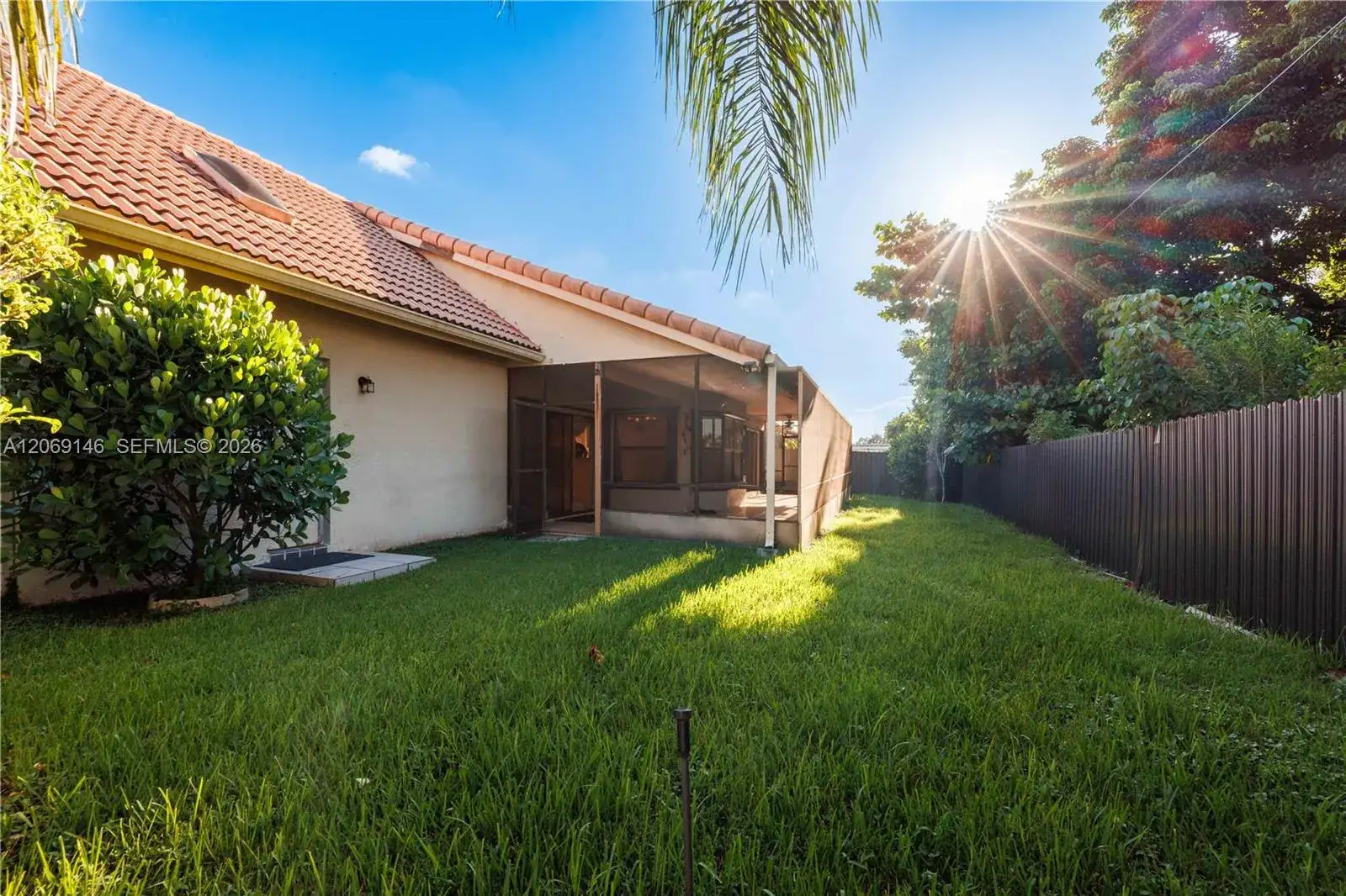 15821 Huntridge Rd, Davie FL 33331 photo 3