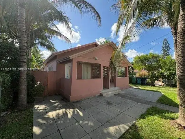 8044 NW 1st Pl, Miami FL 33150 photo 2