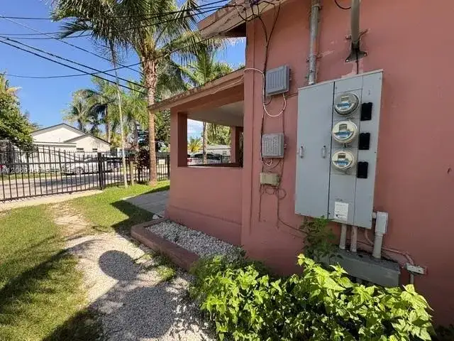 8044 NW 1st Pl, Miami FL 33150 photo 4