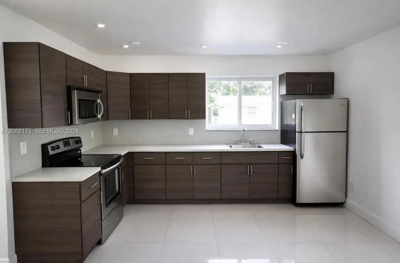 552 NE 61st St # 6, Miami FL 33137 photo 2