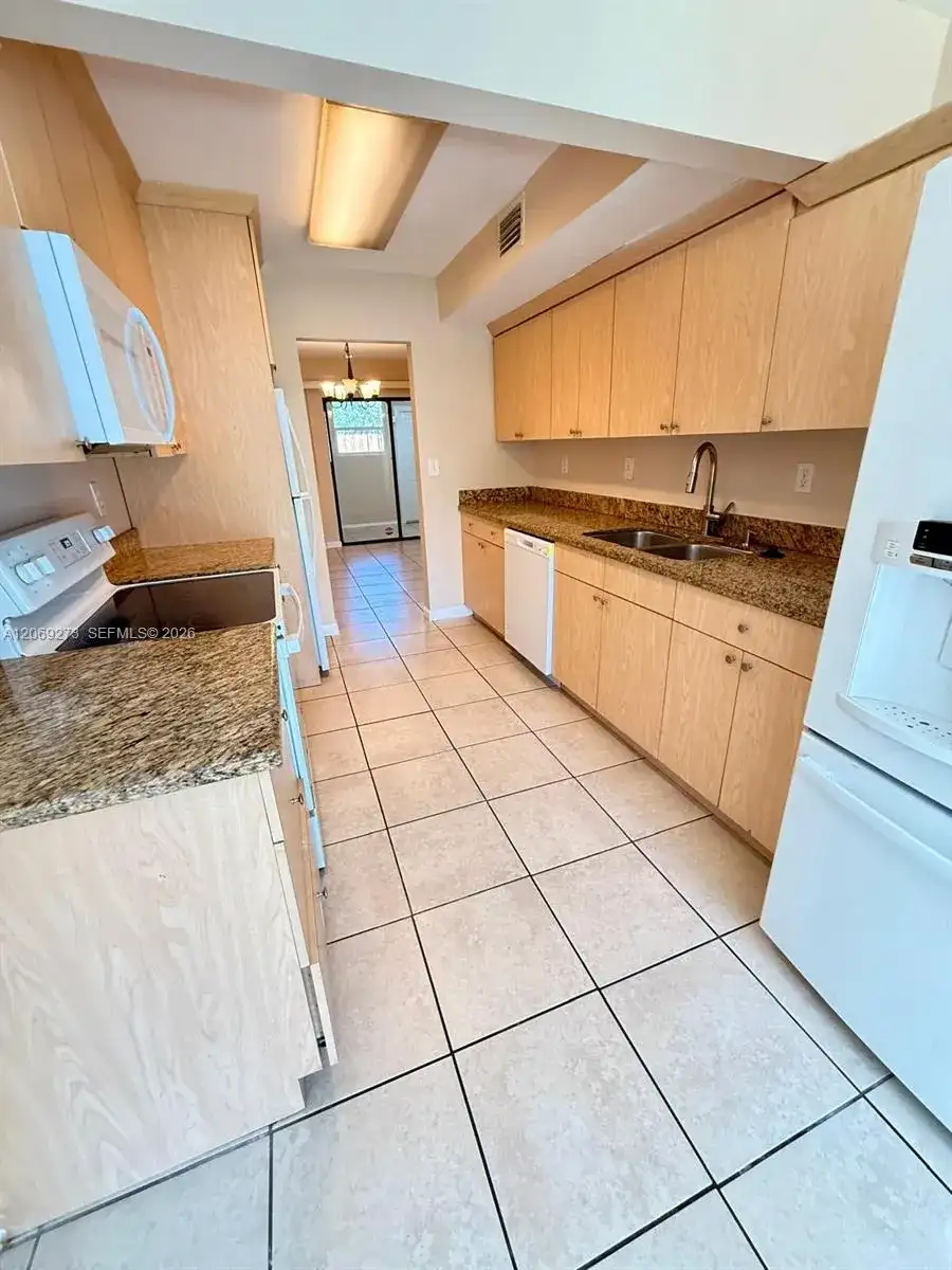3301 Raleigh St # 4D, Hollywood FL 33021 photo 4