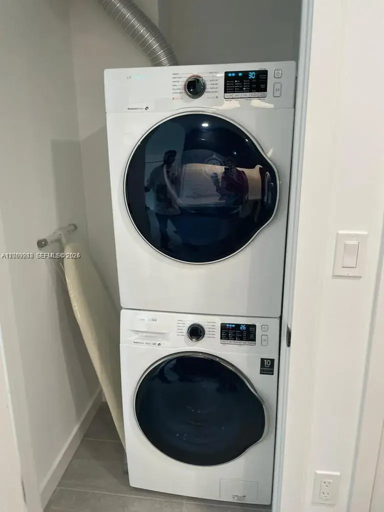 227 NE 2nd St # 1613, Miami FL 33132