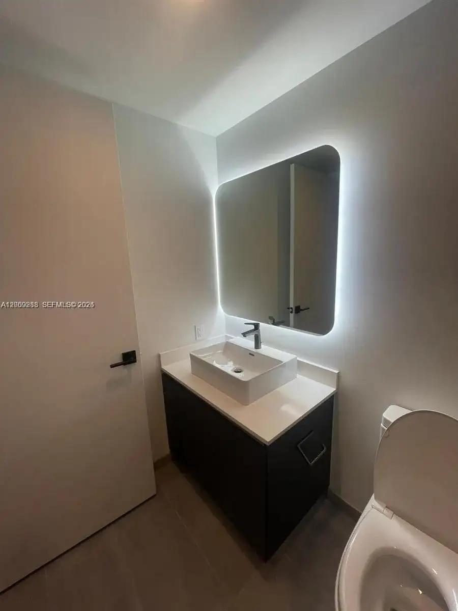 227 NE 2nd St # 1613, Miami FL 33132 photo 3
