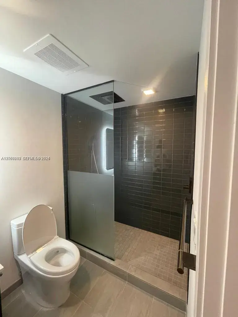 227 NE 2nd St # 1613, Miami FL 33132