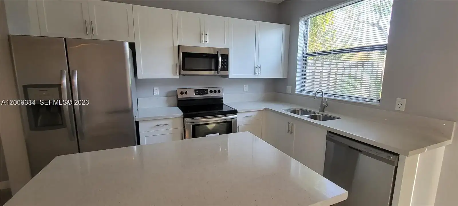 388 NE 208th Ter, Miami FL 33179 photo 4