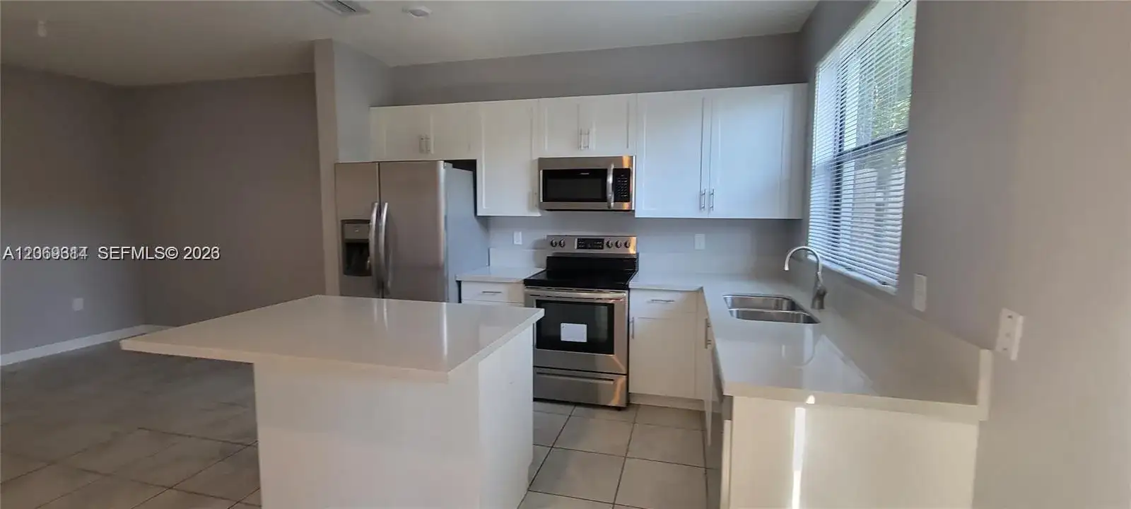 388 NE 208th Ter, Miami FL 33179 photo 5