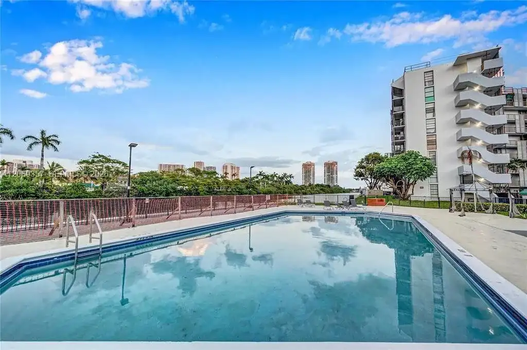 3401 N Country Club Dr # 216, Aventura FL 33180
