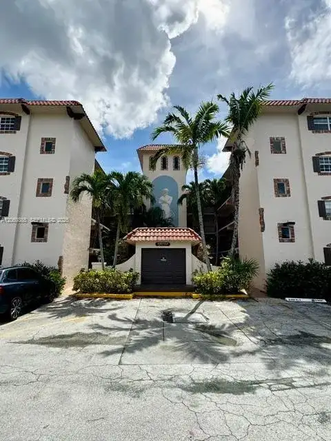 610 Tennis Club Dr # 407, Fort Lauderdale FL 33311 photo 2