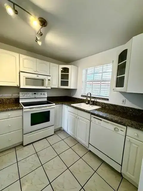 610 Tennis Club Dr # 407, Fort Lauderdale FL 33311 photo 4