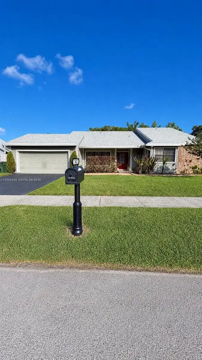 1676 S Goldeneye Ln, Homestead FL 33035