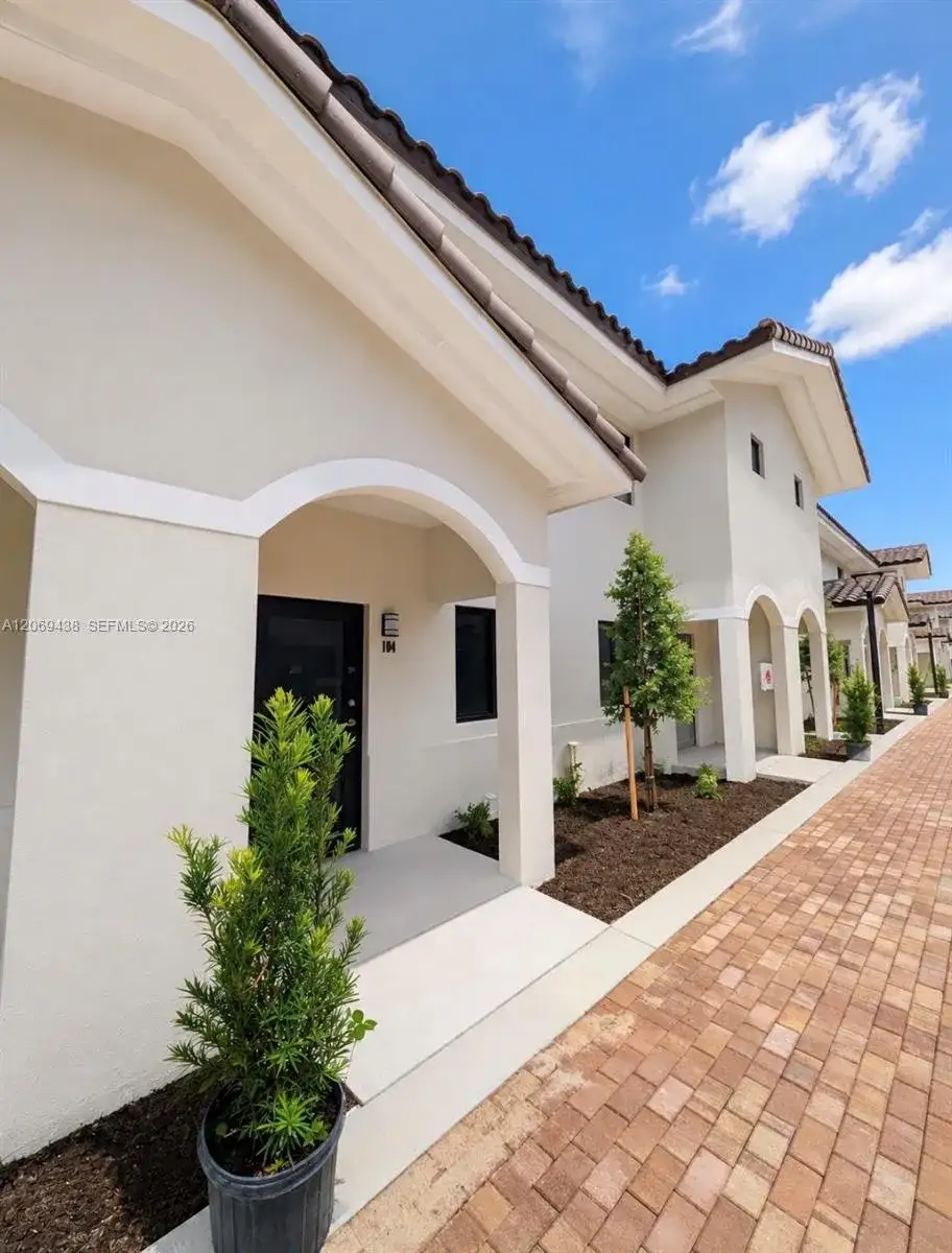 7450 W 4th Ave # 108, Hialeah FL 33014 photo 2