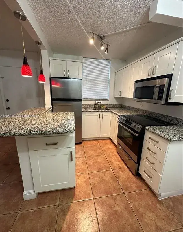 1801 S Treasure Dr # 112, North Bay Village FL 33141