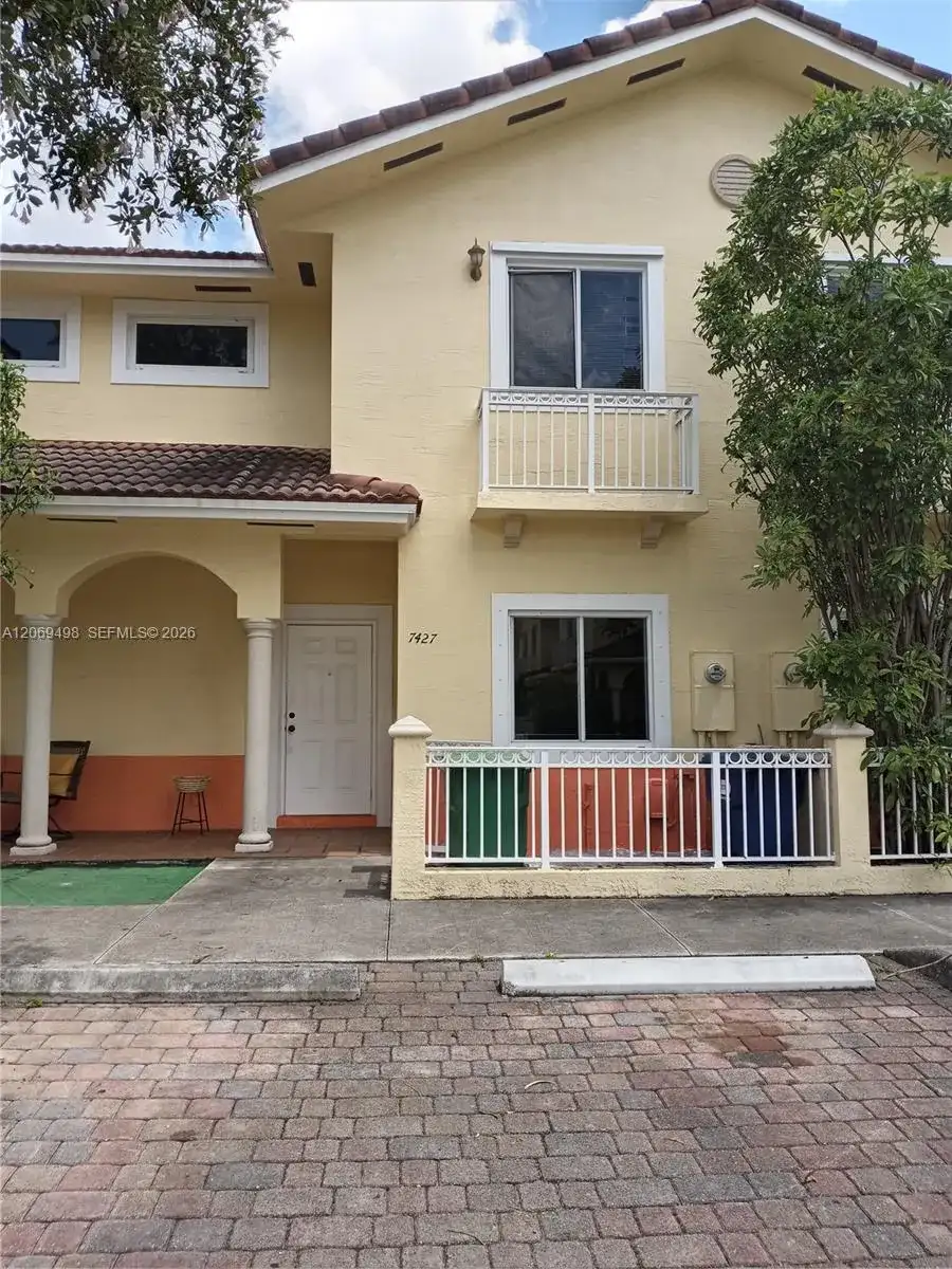7427 NW 181st Ter # 7427, Hialeah FL 33015 photo 2