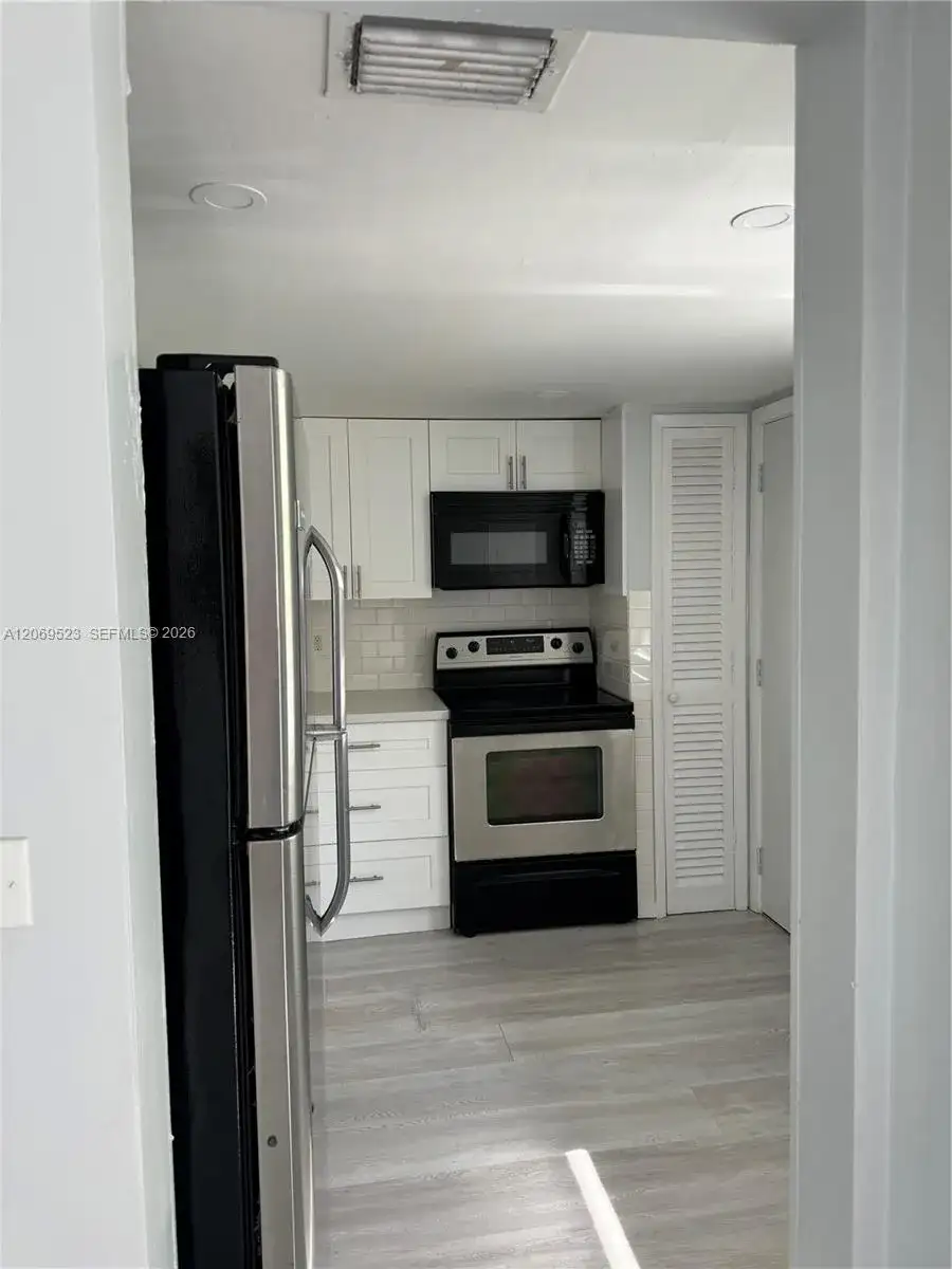 1398 NE 191st St # C305, Miami FL 33179 photo 3