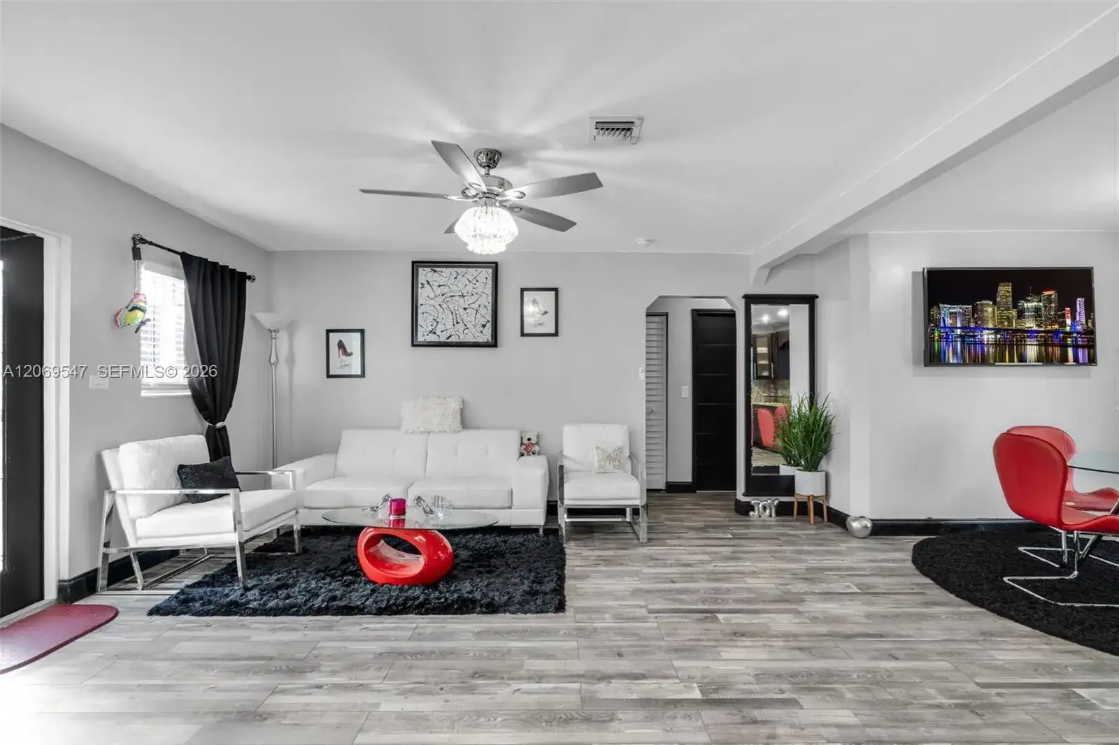 9402 NW 2nd Pl, Miami Shores FL 33150 photo 4