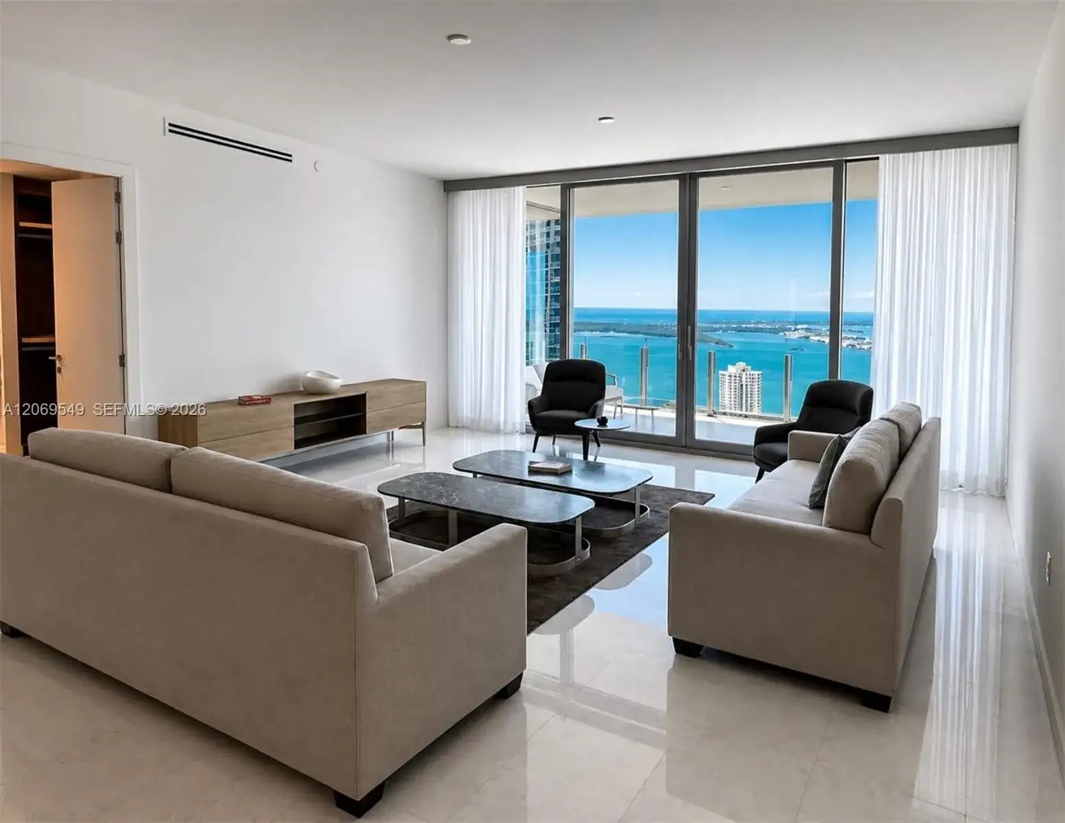300 Biscayne Blvd Way # 4404, Miami FL 33131 photo 2