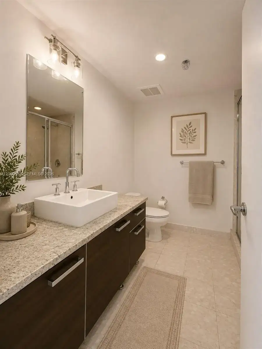185 SW 7th St # 4100, Miami FL 33130 photo 2