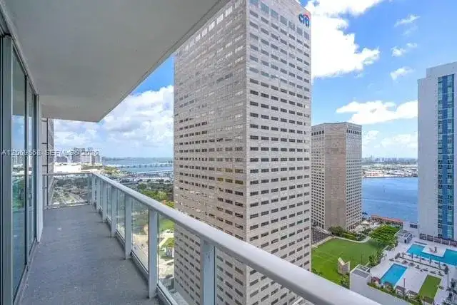 300 S Biscayne Blvd # 2416, Miami FL 33131 photo 2