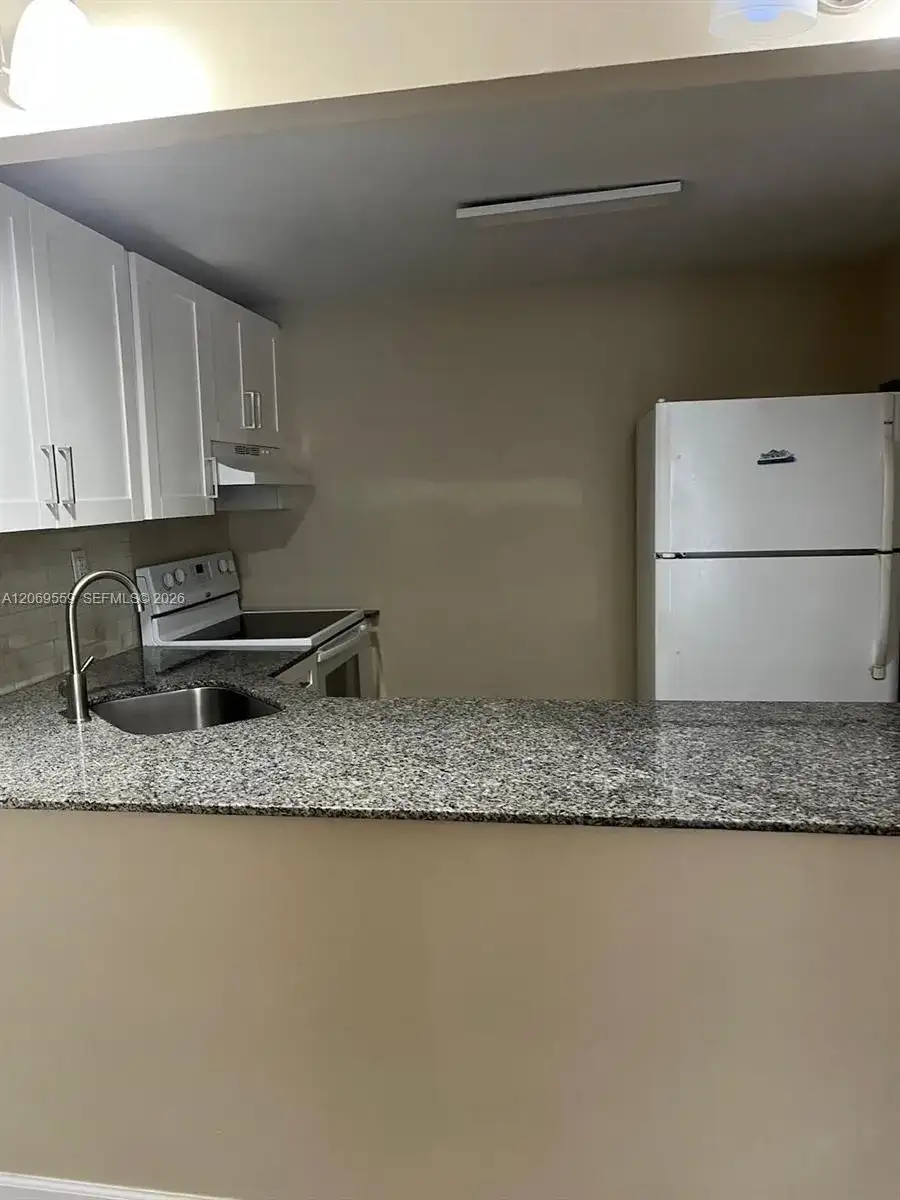 4550 NW 9th St # 701E, Miami FL 33126 photo 3