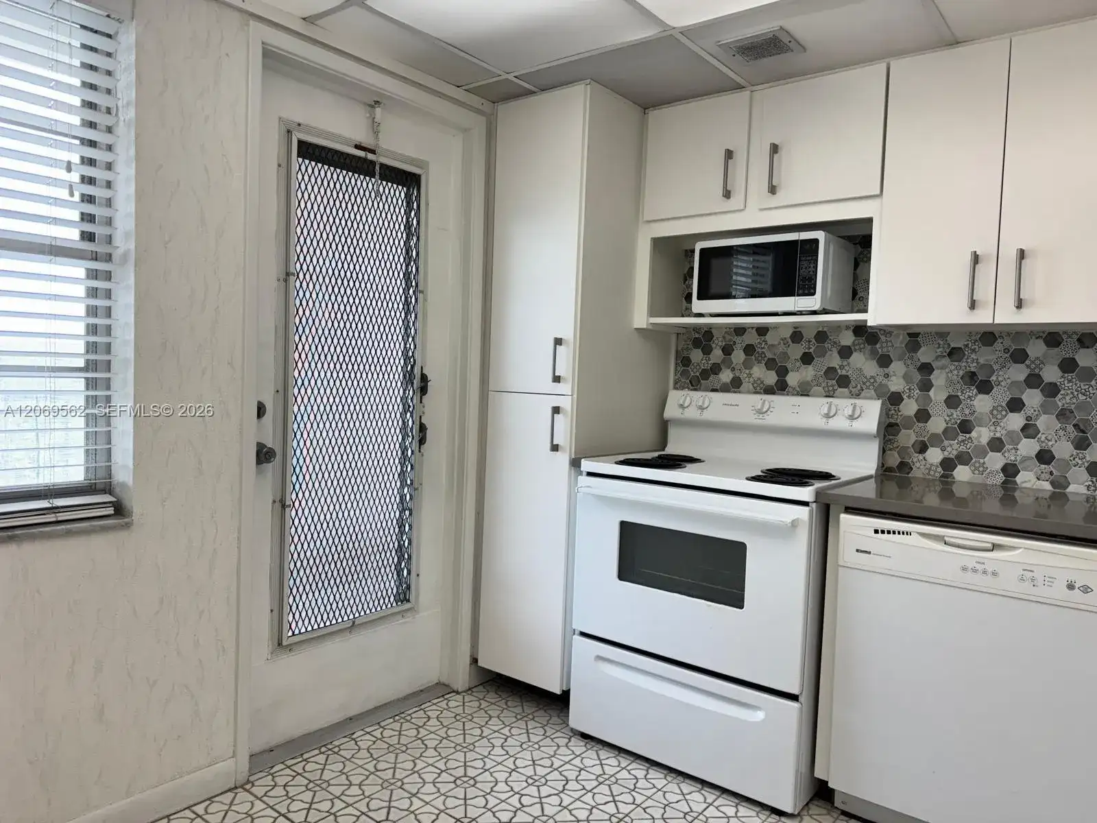 2950 N Palm Aire Dr # 605, Pompano Beach FL 33069 photo 2