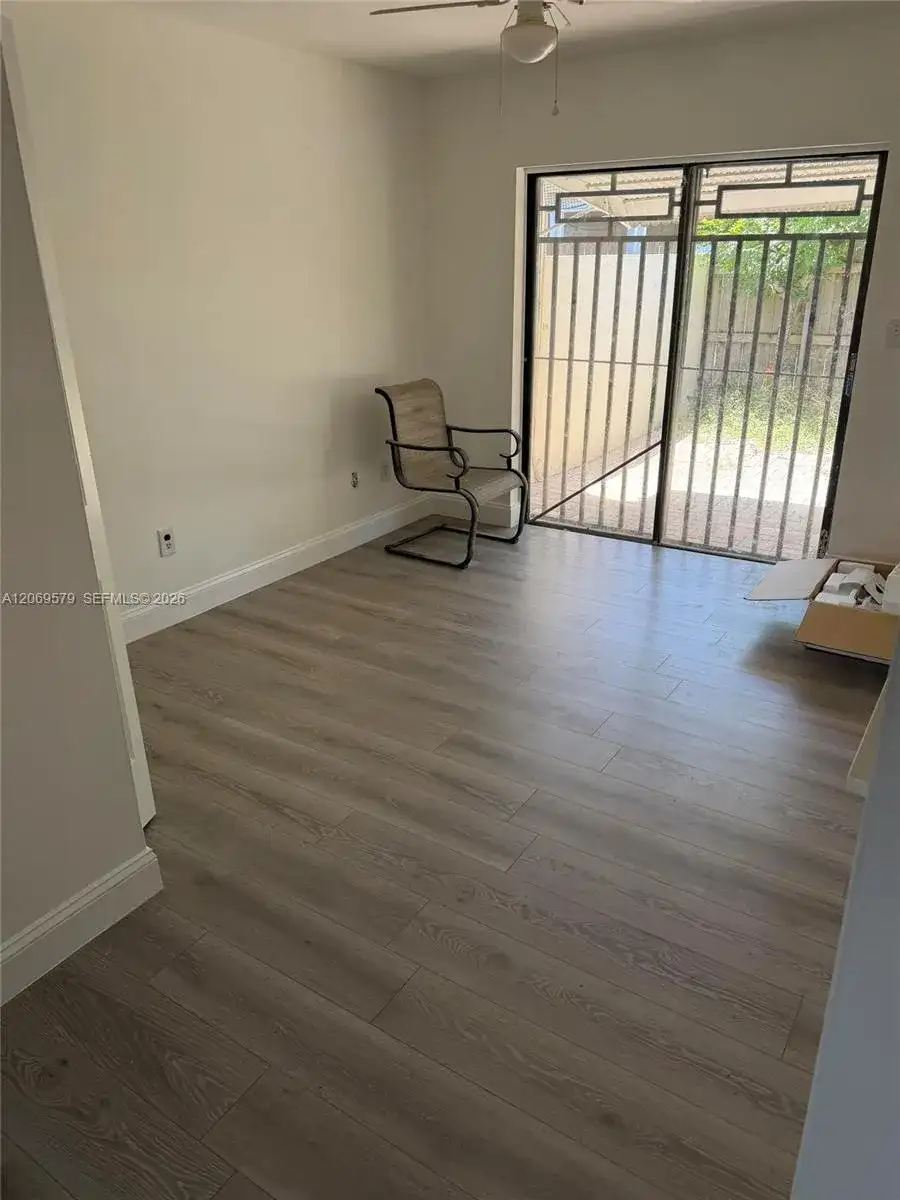 10110 SW 22nd Ter, Miami FL 33165 photo 2