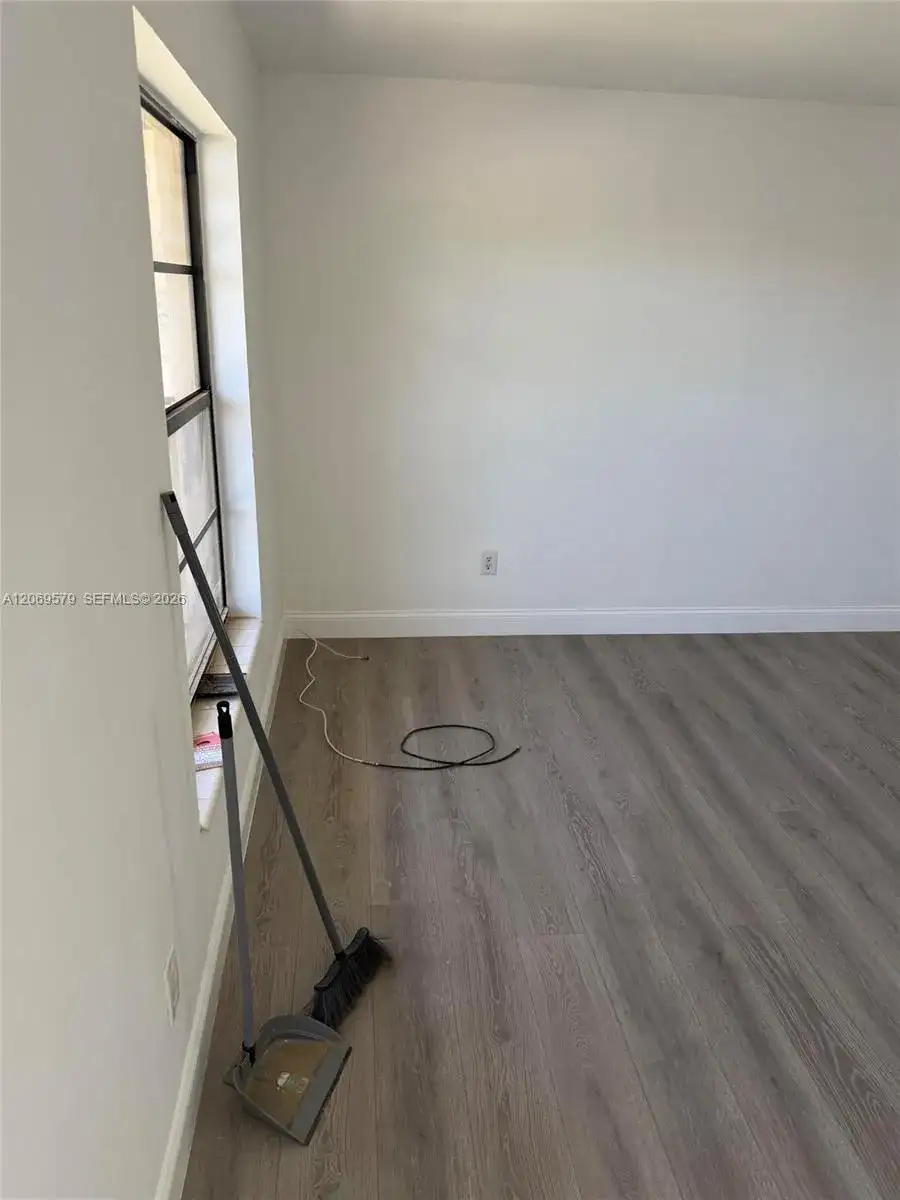 10110 SW 22nd Ter, Miami FL 33165 photo 4