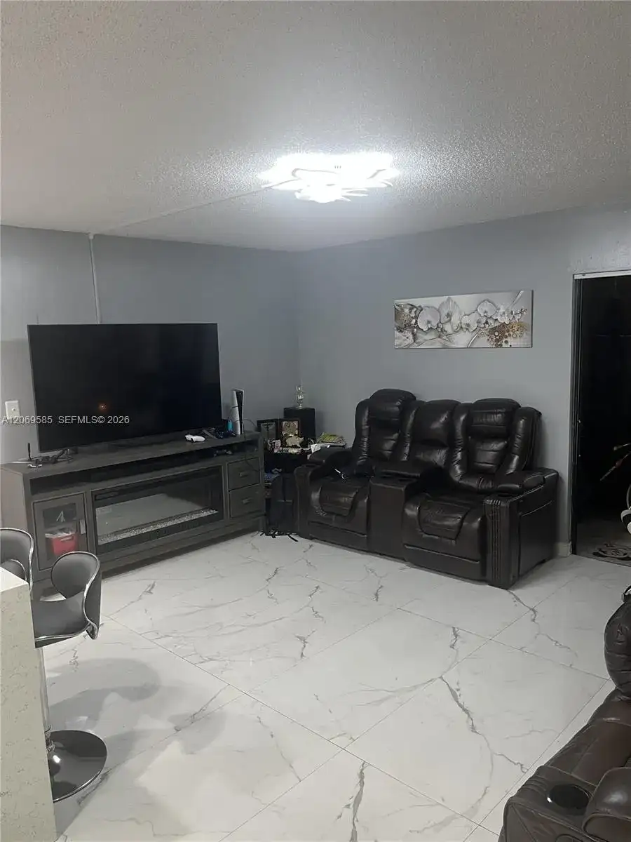 819 NE 199th St # 101, Miami FL 33179 photo 4