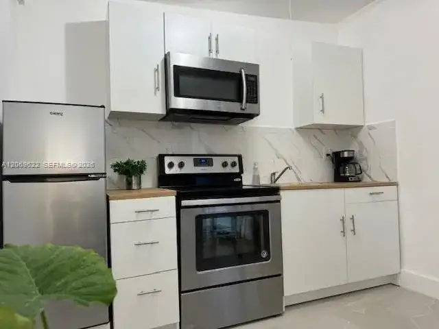 1270 NE 210th Ter # B, Miami FL 33179 photo 3