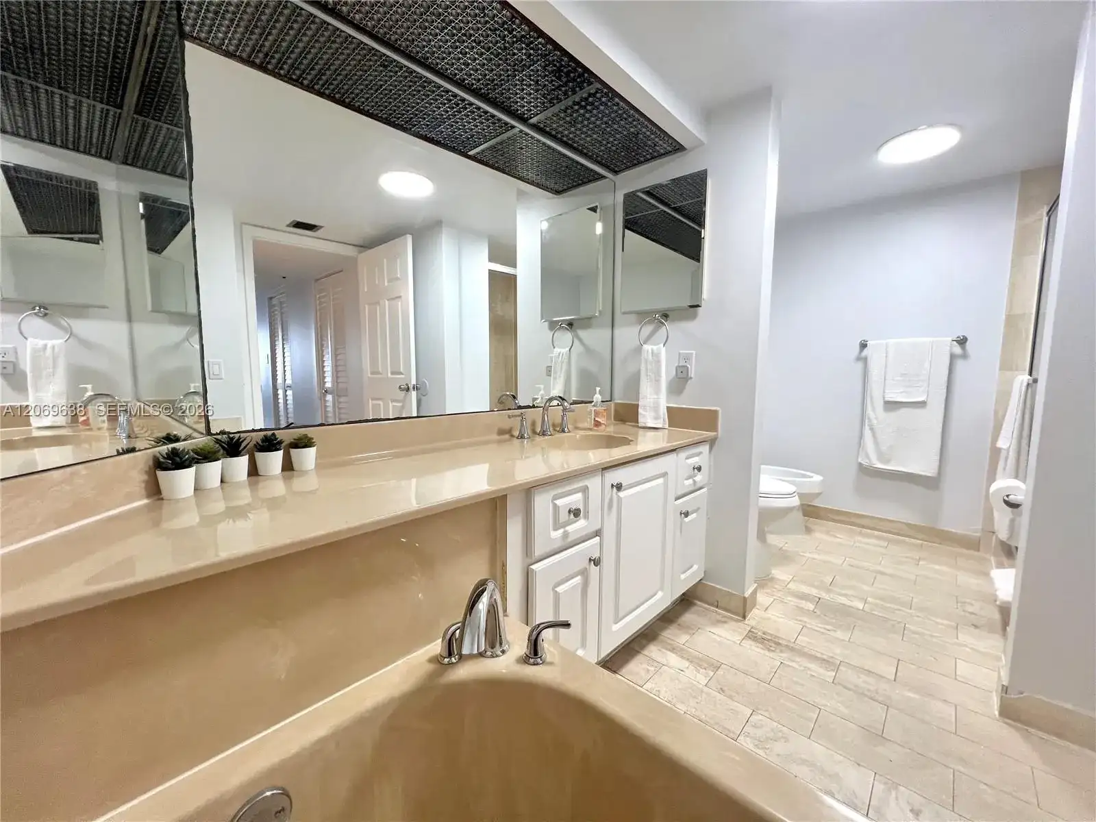 1717 N Bayshore Dr # 1450, Miami FL 33132 photo 5