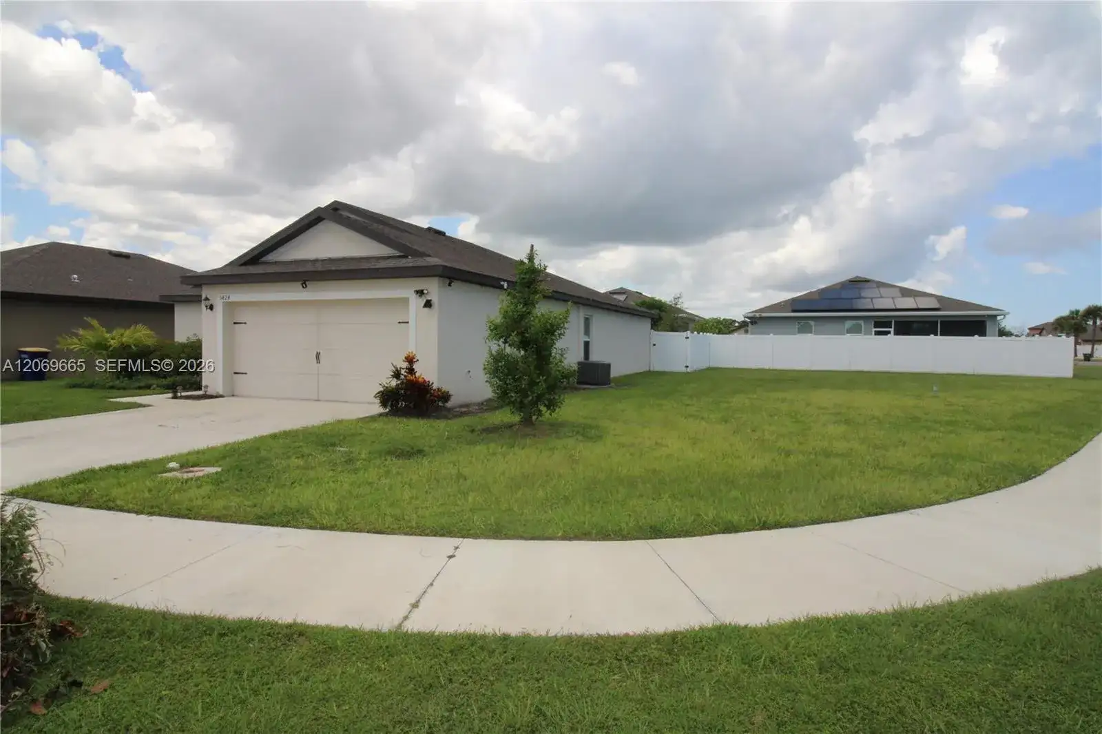 5424 Fantasy Dr, Fort Pierce FL 34947 photo 2