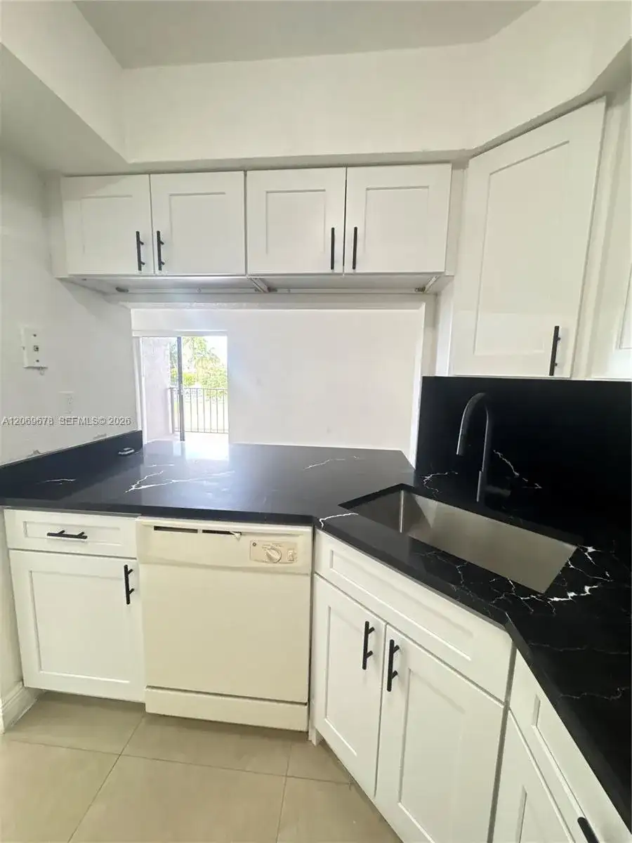 8500 NW 8th St # 303, Miami FL 33126 photo 5