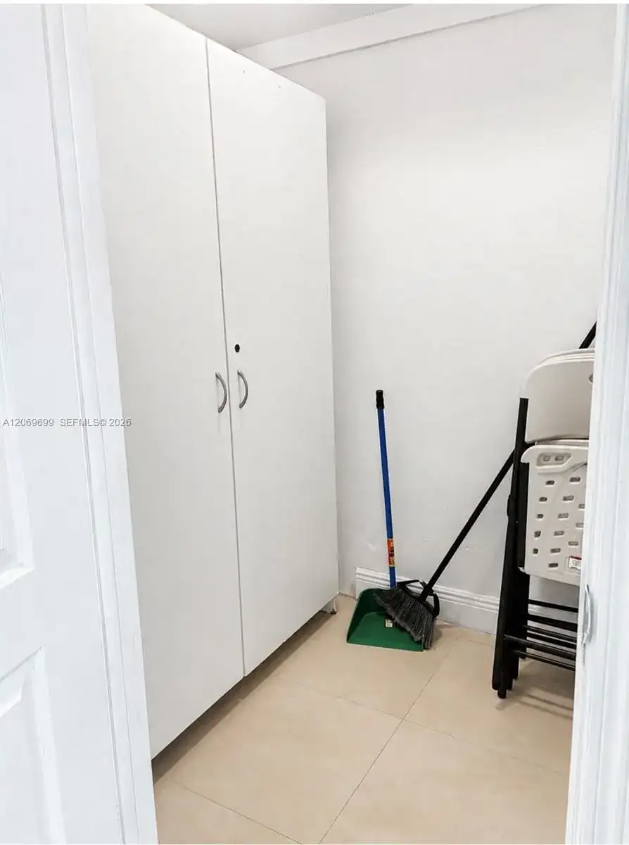 5445 Collins Ave, Miami Beach FL 33140 photo 3