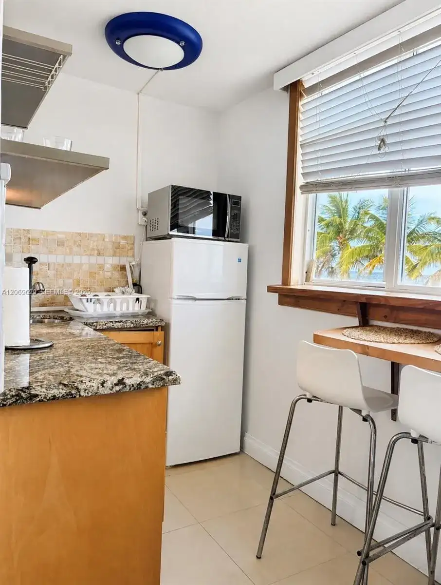 5445 Collins Ave, Miami Beach FL 33140 photo 4