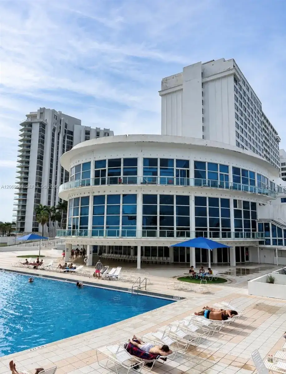 5445 Collins Ave, Miami Beach FL 33140 photo 5