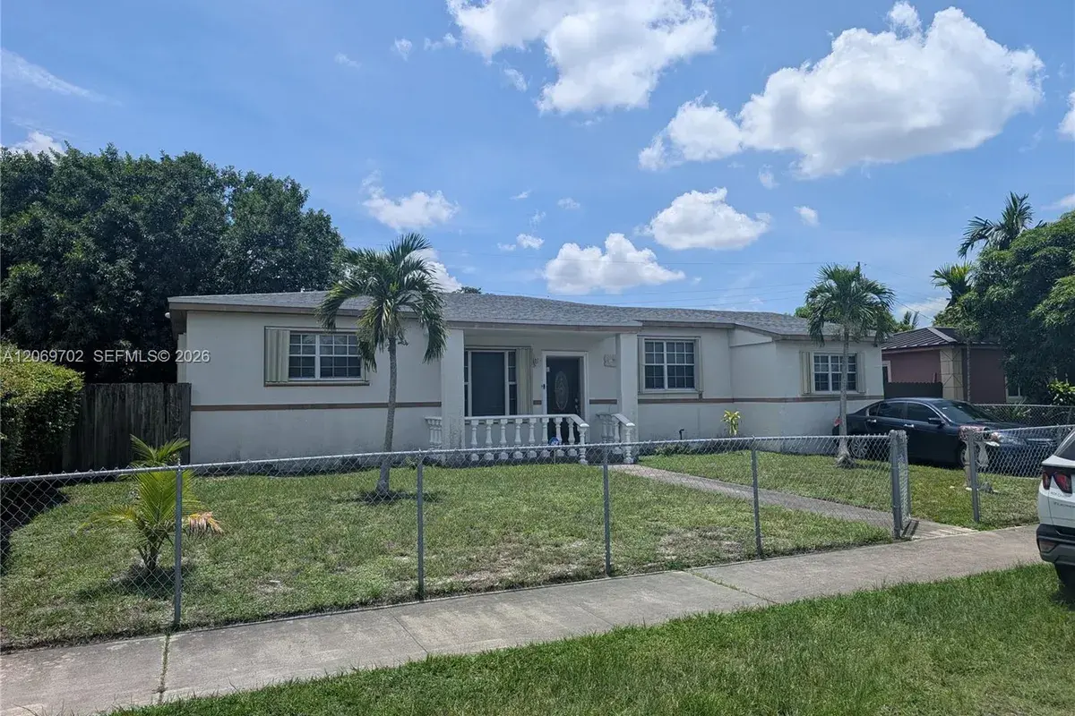560 NW 184th Ter, Miami Gardens FL 33169