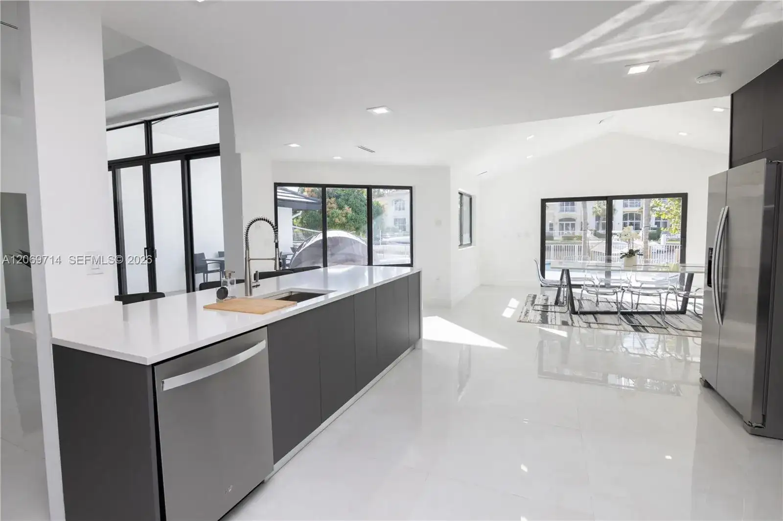 201 Holiday Dr, Hallandale Beach FL 33009 photo 4